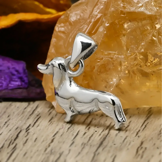 Colgante de perro salchicha en plata 950