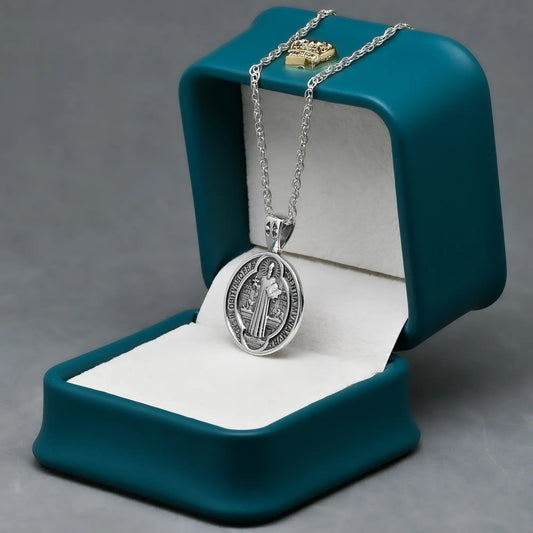Colgante medalla de san Benito en plata 950