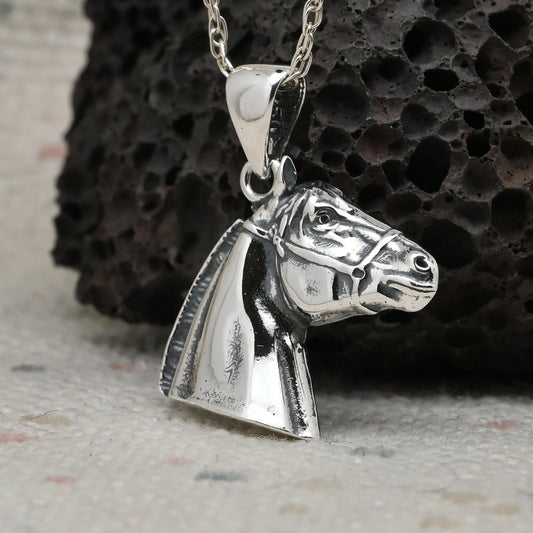 Colgante caballo chileno en plata 950