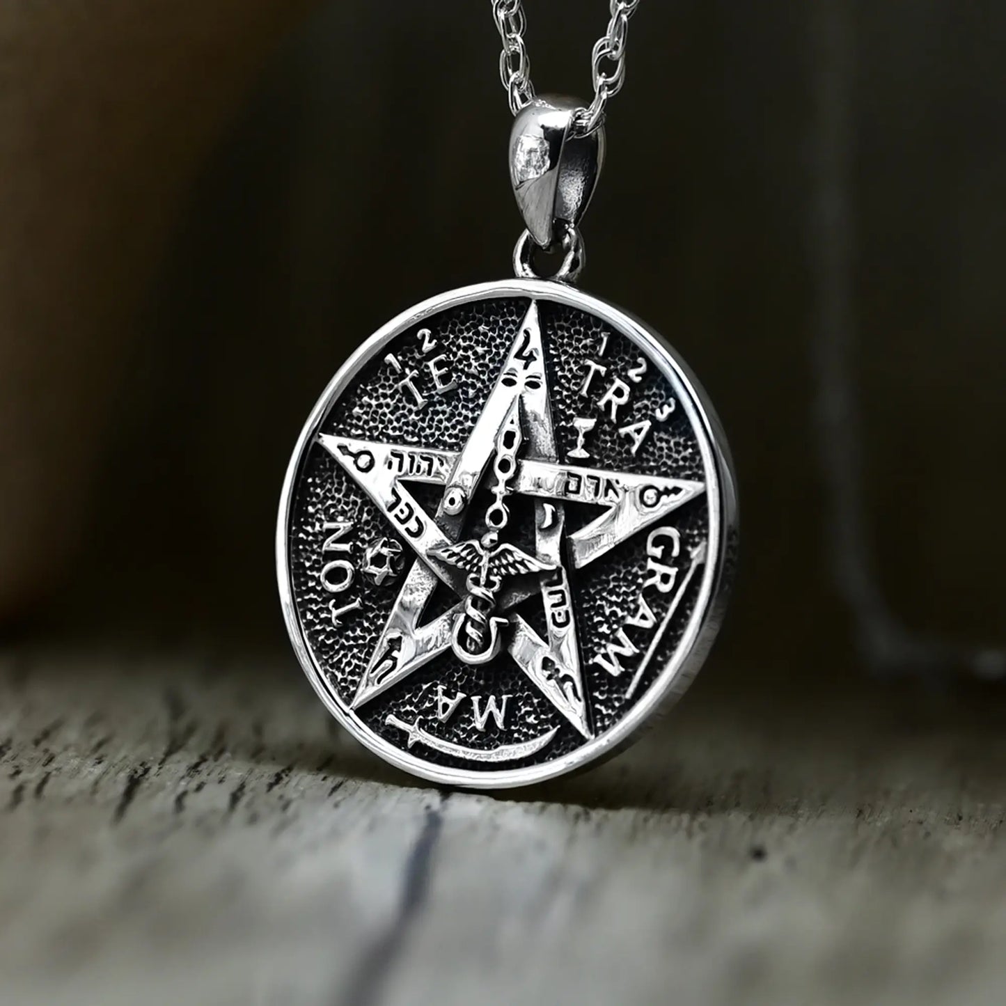 Colgante tetragrammaton en plata 950