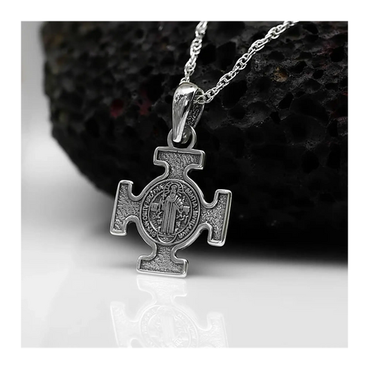 Colgante cruz de san benito en plata 950