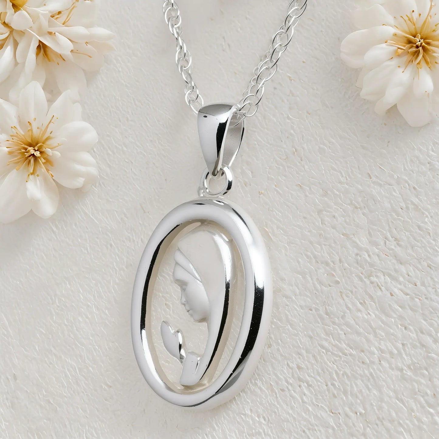Colgante virgen niña en plata 950