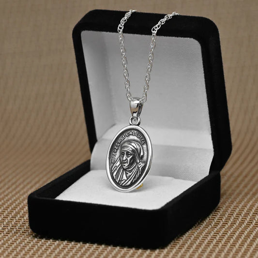 Colgante medalla teresa de calcuta en plata 925
